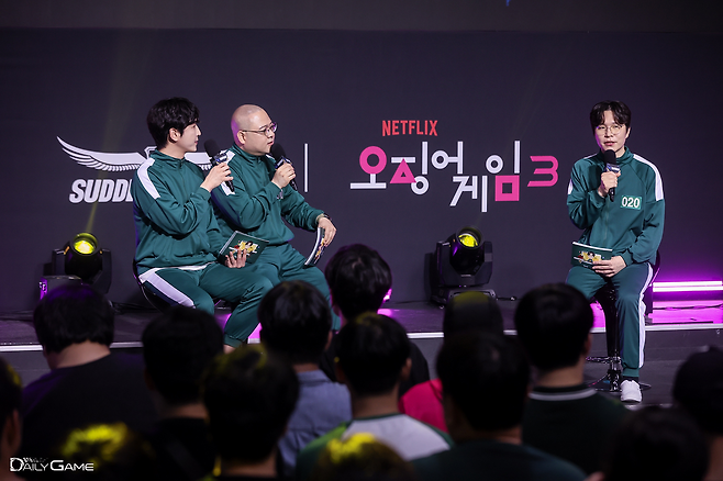 '오징어게임' 참가자 복장의 김태현 디렉터가 '서든어택' 컬래버 내용을 발표했다.