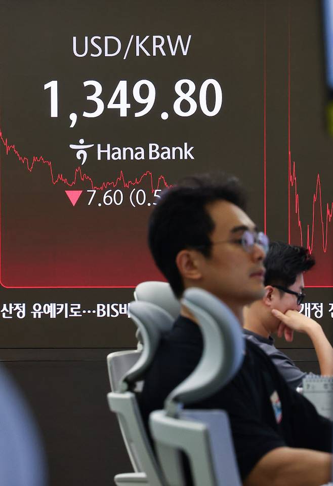 30일 서울 중구 하나은행 본점 딜링룸 현황판에 원·달러 환율이 표시돼 있다. (사진= 연합뉴스)