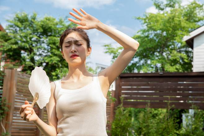 어렸을 때 자외선 차단제를 거의 혹은 아예 사용하지 않았다면 자외선 차단제 사용이 더욱 중요하다. [사진=클립아트코리아]