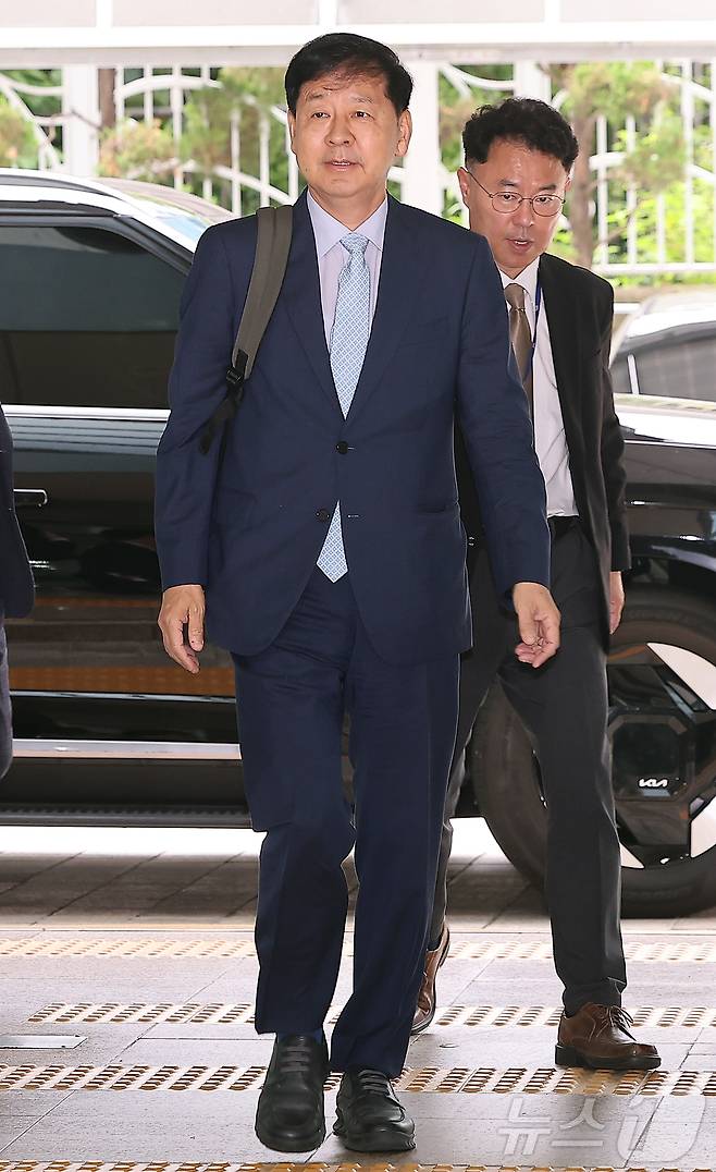 구윤철 경제부총리 겸 기획재정부 장관 후보자가 30일 오전 서울 중구 청계천로 예금보험공사에 마련된 인사청문회 준비 사무실로 출근하고 있다. 2025.6.30/뉴스1 ⓒ News1 김진환 기자