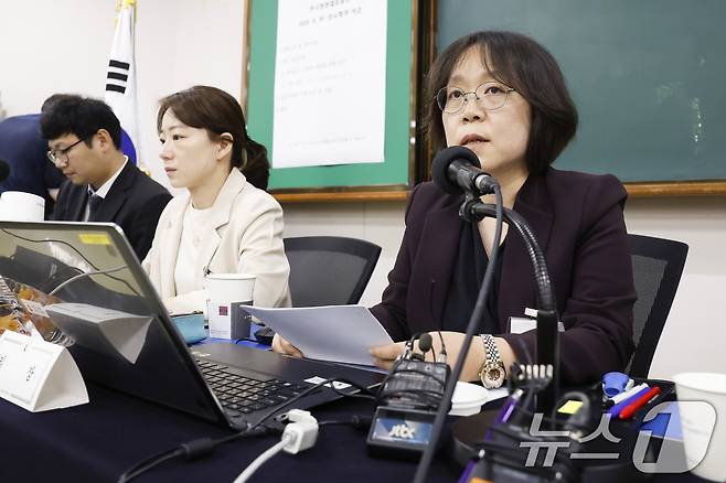 법관대표회의 의장인 김예영 서울남부지법 부장판사가 26일 경기 고양시 일산동구 사법연수원에서 열린 전국법관대표회의에서 개회 선언을 하고 있다. (공동취재) 2025.5.26/뉴스1 ⓒ News1 김성진 기자