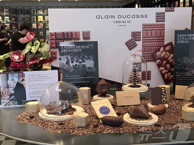 '알랭 뒤카스 쇼콜라 파리'(Alain Ducasse Chocolat Paris)의 내년 한국 론칭을 앞두고 30일 광화문 테라로사에서 프리 론칭 행사를 진행했다. ⓒ News1 이형진 기자