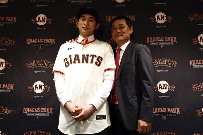 샌프란시스코 이정후(왼쪽)와 이종범 코치. 사진 | EPA연합뉴스