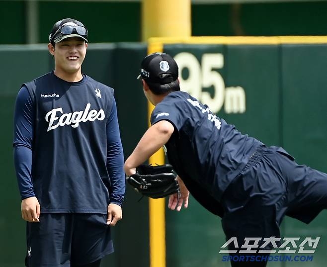 자신의 투구폼을 완벽하게 복붙한 노시환의 모습을 본 문동주
