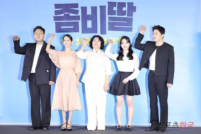 영화 '좀비딸' 제작발표회에 참석한 최유리, 윤경호, 조여정, 이정은, 조정석. 25.6.30 ⓒ이혜영 기자 lhy@hankooki.com