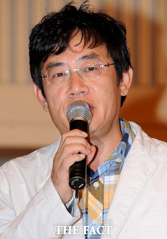 도로교통법 위반혐의로 입건된 예능 방송인 이경규가 최근 소환조사를 받으면서 다시 도마에 올랐다. 사고당시 CCTV가 공개된 뒤 석연찮았던 의구심을 증폭시키고 있다. /더팩트 DB