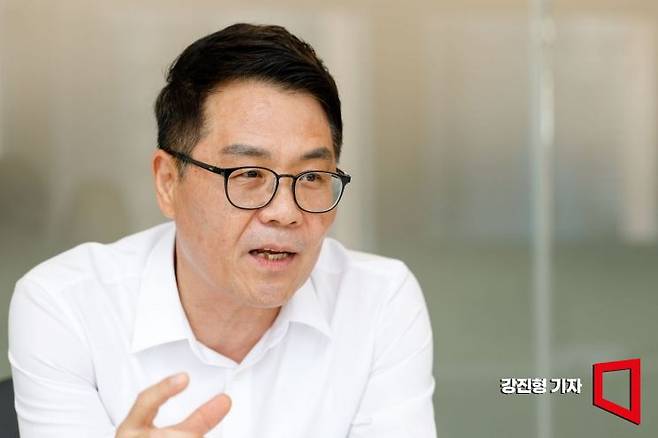 육심균 두산에너빌리티 기술혁신원장(전무)가 지난 18일 경기 성남 분당두산타워에서 인터뷰 하고 있다. 강진형 기자