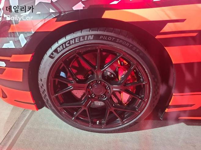 메르세데스-AMG C590 (콘셉트 AMG GT XX 양산형 버전) (프론트 휠 하우스)