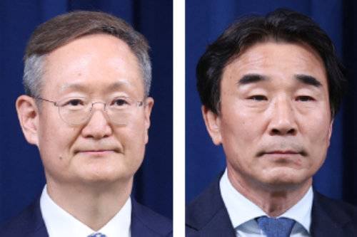 봉욱(왼쪽), 전성환.