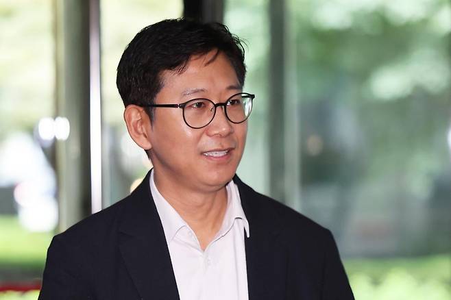 배경훈 과학기술정보통신부 장관 후보자가 25일 오전 서울 종로구 광화문 우체국에 마련된 인사청문회 준비 집무실로 출근하고 있다. 2025.06.25. [서울=뉴시스]