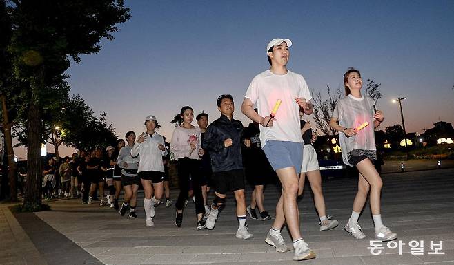 서울시의 생활체육 프로그램인 ‘7979 서울 러닝크루’ 참가자들. 
동아일보DB