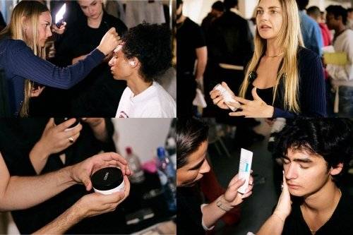 백스테이지에서 시연 중인 세계적인 메이크업 아티스트 Holly Silius(사진 출처: 코스알엑스(COSRX))