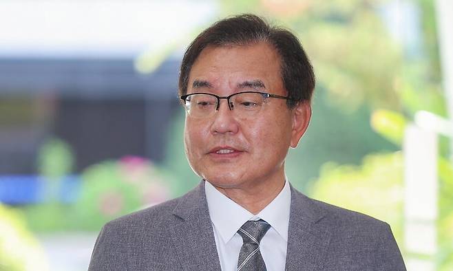 순직 해병 수사 방해 의혹 사건을 수사하는 이명현 특별검사가 지난 19일 서울 서초구 사무실로 출근하며 취재진 질문에 답하고 있다. 연합뉴스