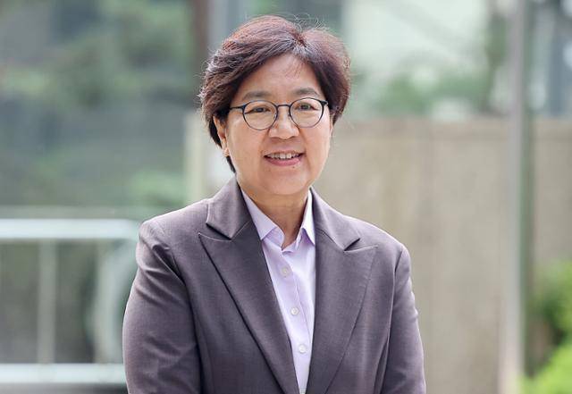 정은경 보건복지부 장관 후보자가 30일 서울 중구 소월로 T타워에 마련된 인사청문회 준비 사무실로 출근하고 있다. 뉴스1