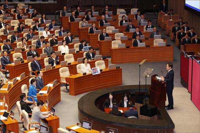 이재명(오른쪽 아래) 대통령이 26일 국회 본회의에서 2025년도 제2회 추가경정예산안에 대한 시정연설을 하고 있다. 뉴시스