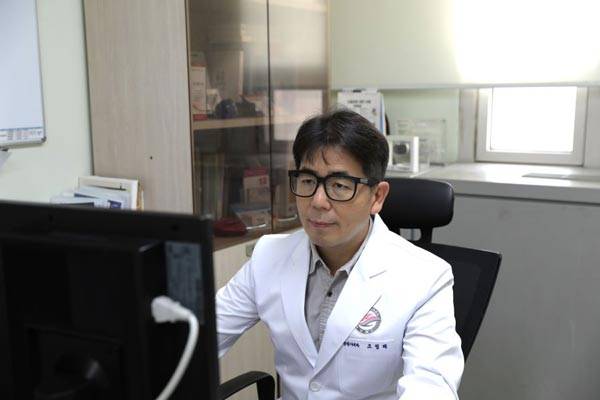 진료실에서의 조정래 교수./한림대 강남성심병원 제공