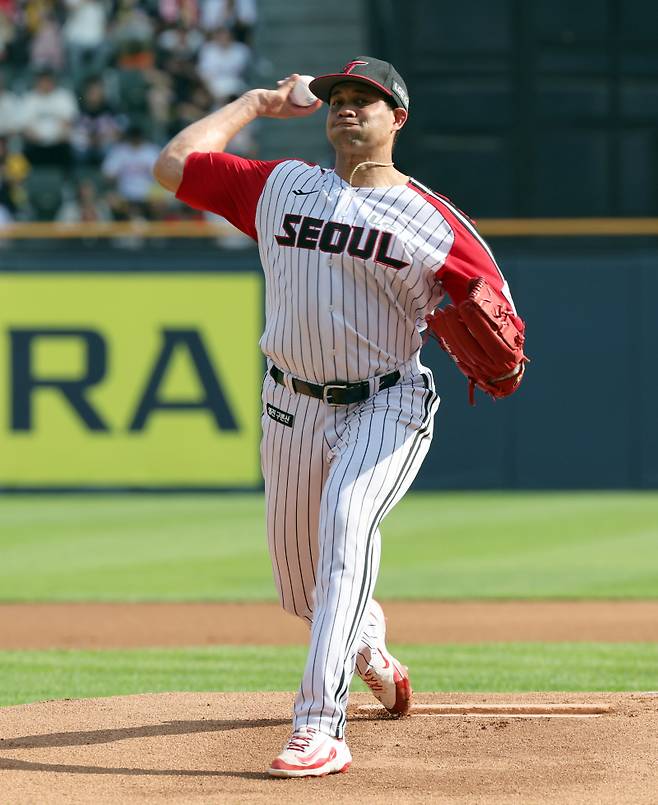 29일 오후 잠실야구장에서 열린 2025 프로야구 KIA와 LG 경기. LG 선발 치리노스가 역투하고 있다. 잠실=정시종 기자 capa@edaily.co.kr /2025.06.29.