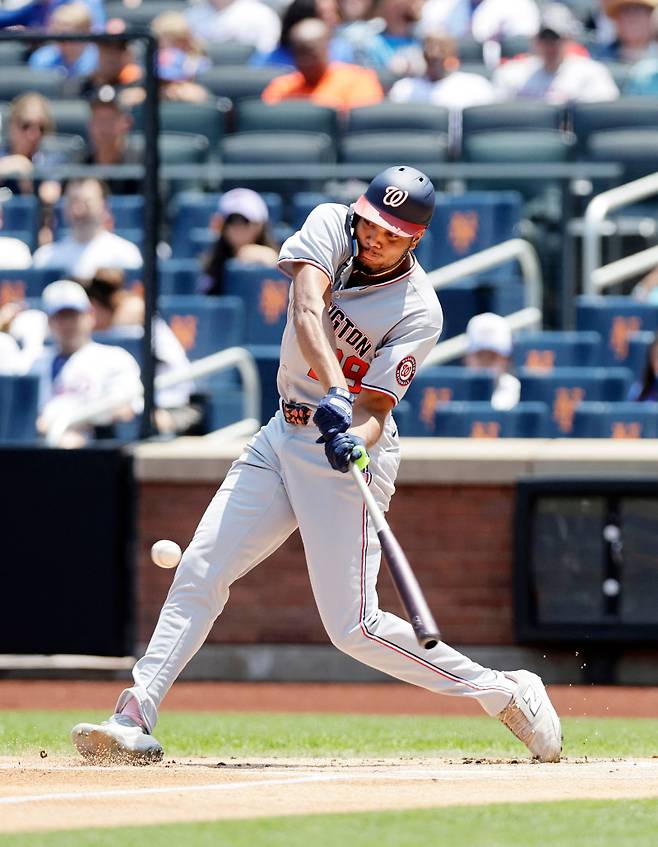 <yonhap photo-1101=""> NEW YORK, NEW YORK - JUNE 12: James Wood #29 of the Washington Nationals connects on his first inning base hit against the New York Mets at Citi Field on June 12, 2025 in New York City. Jim McIsaac/Getty Images/AFP (Photo by Jim McIsaac / GETTY IMAGES NORTH AMERICA / Getty Images via AFP)/2025-06-13 03:26:50/ <저작권자 ⓒ 1980-2025 ㈜연합뉴스. 무단 전재 재배포 금지, AI 학습 및 활용 금지></yonhap>