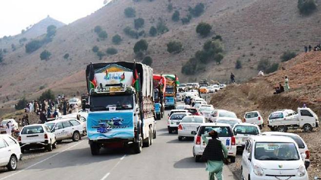굴람 칸 검문소 [연합뉴스/파키스탄 일간 익스프레스 트리뷴 캡처]