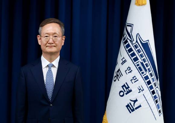 대통령실은 지난 29일 이재명 대통령이 신임 민정수석비서관에 봉욱 김앤장 법률사무소 변호사를 임명했다고 강훈식 대통령비서실장의 브리핑을 통해 발표했다. 사진은 이날 인선 발표에 참석한 봉욱 민정수석. 2025.6.29 [사진=연합뉴스]