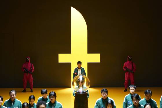 ‘오징어 게임 시즌3’는 끝내 프론트맨(이병헌)을 막지 못하고 비극적 죽음을 맞이한 성기훈(이정재)의 이야기를 그렸다. [사진 넷플릭스]