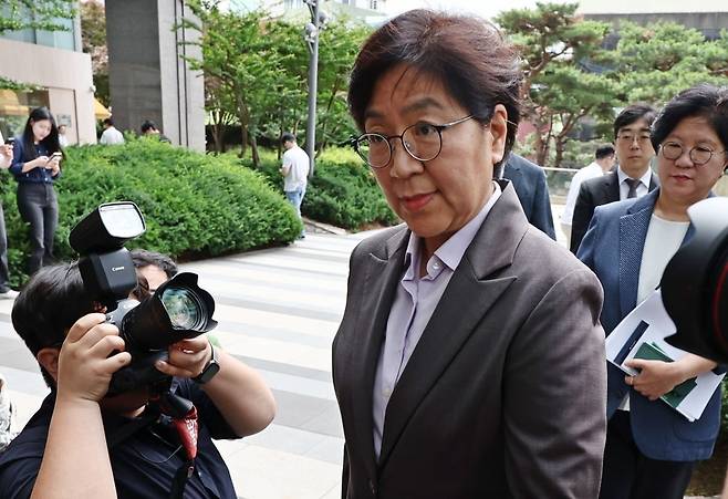 인사청문회 준비 사무실 들어서는 정은경 장관 후보자 (사진=연합뉴스)