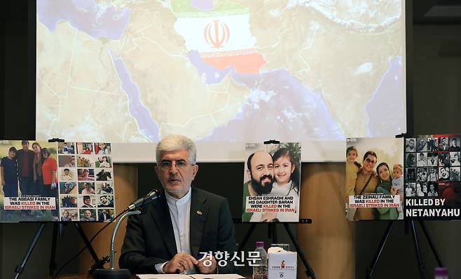 사이드 쿠제치 주한 이란 대사가 30일 서울 용산구 주한이란대사관에서 경향신문을 비롯한 국내 언론사와 ‘미국과 이스라엘의 공격’ 등과 관련해 라운드 인터뷰를 하고 있다. 2025.06.30 /서성일 선임기자