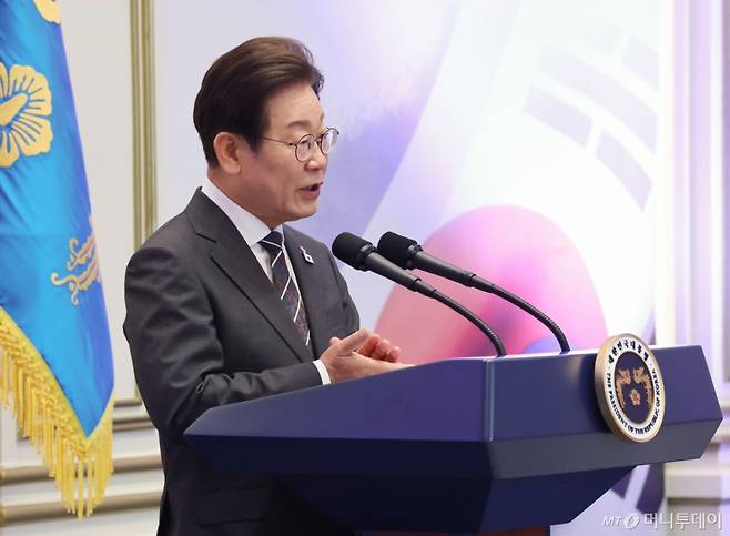 [서울=뉴시스] 최진석 기자 = 이재명 대통령이 27일 청와대 영빈관에서 열린 '호국보훈의 달, 대통령의 초대' 행사에서 인사말을 하고 있다. (대통령실통신사진기자단) 2025.06.27. myjs@newsis.com /사진=최진석