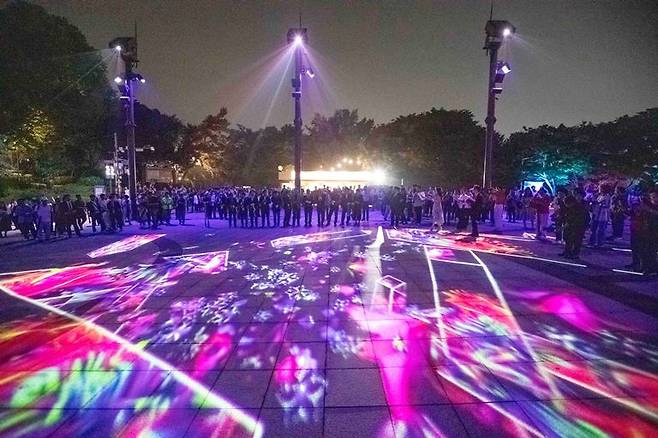 인천 자유공원이 화려한 빛으로 다양한 경관을 연출하는 새로운 야간 명소로 재탄생했다.[인천시 중구 제공]