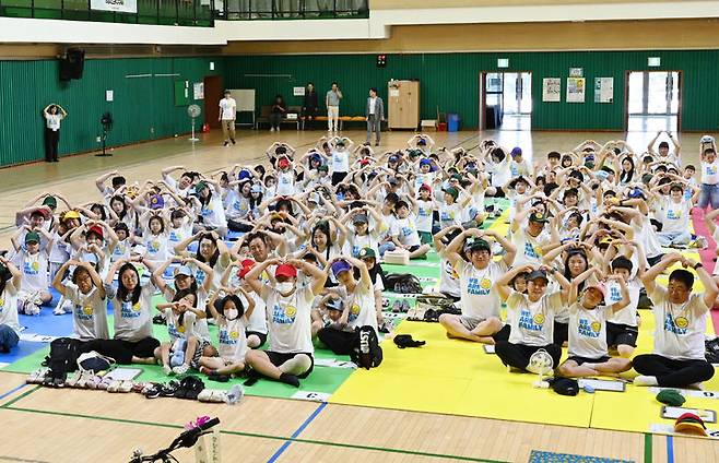 [창녕=뉴시스] 제12회 모두가족골든벨을 진행하고 있다. (사진= 창녕군 제공) 2025.06.30. photo@newsis.com *재판매 및 DB 금지