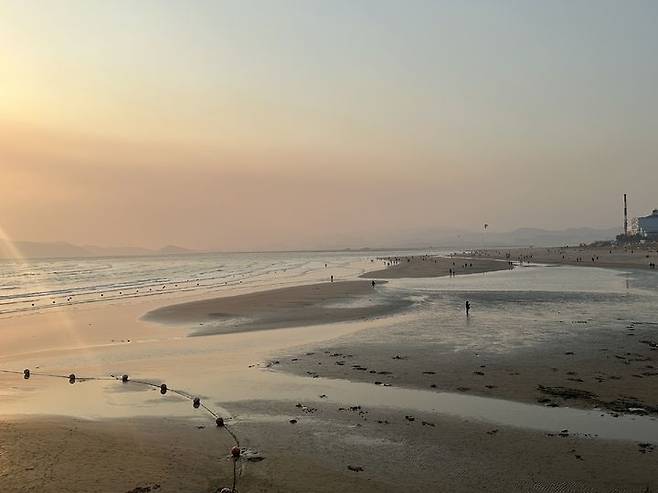 [부산=뉴시스] 부산 다대포 해수욕장 전경. (사진=김사라 제공) 2025.04.21. photo@newsis.com *재판매 및 DB 금지