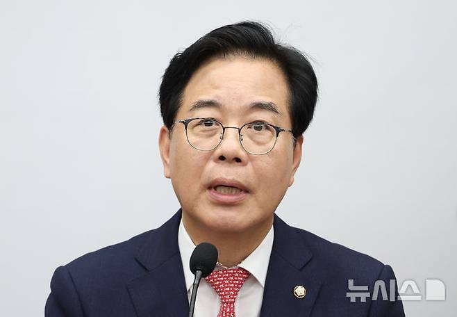 [서울=뉴시스] 고승민 기자 = 송언석 국민의힘 원내대표가 30일 서울 여의도 국회에서 열린 의원총회에서 발언하고 있다. 2025.06.30. kkssmm99@newsis.com