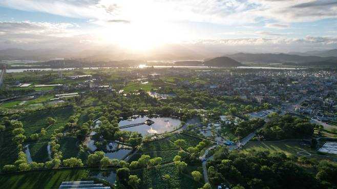 부여 궁남지 전경. 부여군 제공