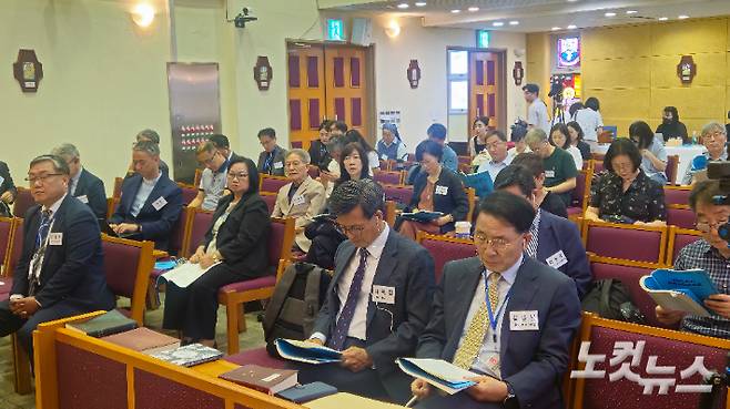 국제에큐메니칼회의 참석자들이 강연을 경청하고 있다. 송주열 기자