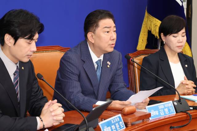 ▲더불어민주당 김병기 당대표 직무대행 겸 원내대표가 30일 서울 여의도 국회에서 열린 최고위원회의에서 발언하고 있다. ⓒ연합뉴스