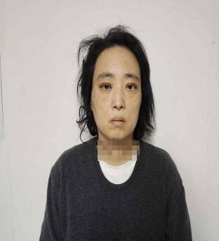 지난 2월 10일 오후 5시쯤 대전 한 초등학교에서 돌봄교실을 마치고 귀가하는 1학년 김 양을 시청각실로 데려가 직접 산 흉기로 찔러 살해한 혐의로 재판에 넘겨진 전직 교사 명재완. 서울신문 DB