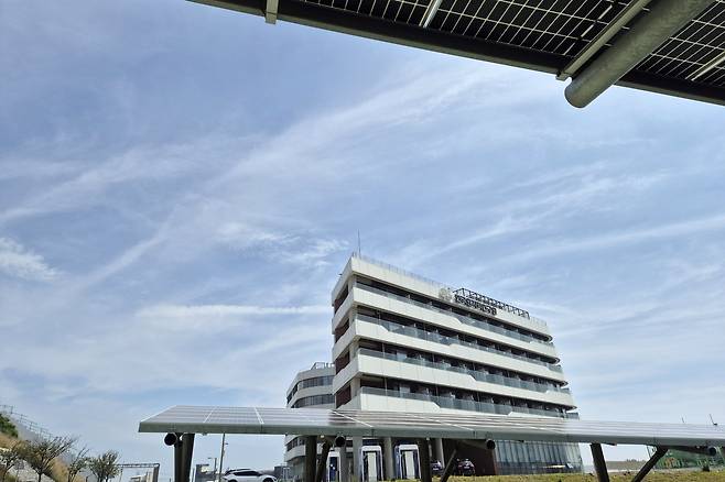 완공된 문무대왕과학연구소 화랑관 [촬영 손대성]