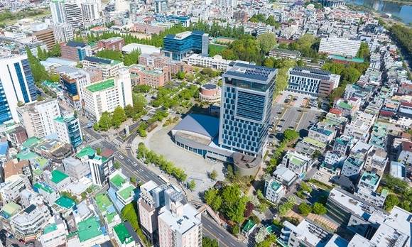 경상국립대 칠암캠퍼스. 의대, 간호대, 경상국립대병원 등이 여기에 있다. [사진=경상국립대]