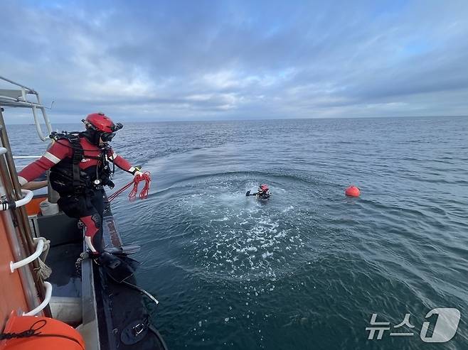 1일 전북 군산 앞바다에서 외국인 선원이 실종돼 해경이 수색에 나섰다.(군산해양경찰서 제공. 재판매 및 DB금지)