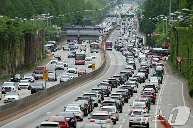 경부고속도로 자동차 모습. 2025.5.6/뉴스1 ⓒ News1 황기선 기자