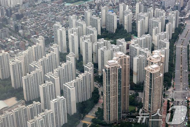 서울 송파구 서울스카이전망대에서 바라본 송파구 아파트단지 모습. 2025.6.29/뉴스1 ⓒ News1 박세연 기자