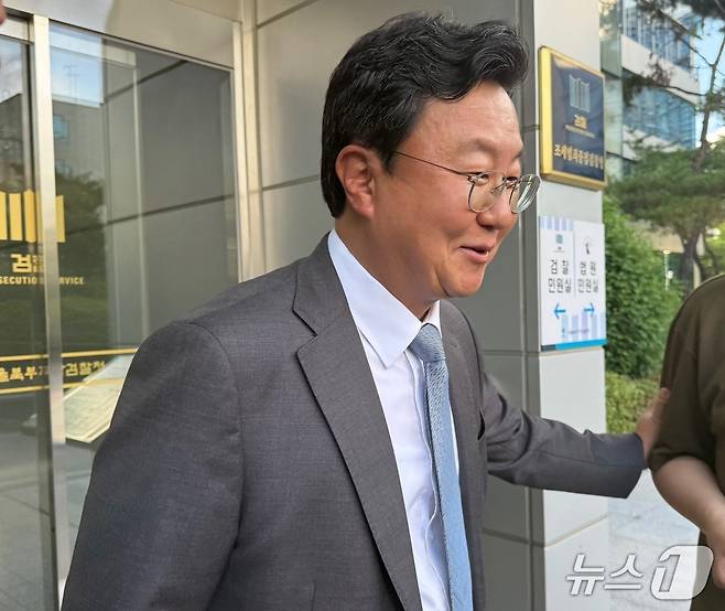 서울중앙지검장에 임명된 정진우 서울북부지검장이 1일 서울북부지검 청사에서 퇴근하고 있다. 2025.7.1/뉴스1 ⓒ News1 김형준 기자