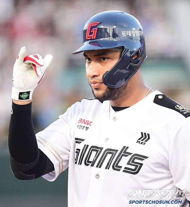 29일 부산 사직구장에서 열린 롯데와 KT의 경기. 6회 1타점 적시타 날린 롯데 레이예스. 부산=송정헌 기자songs@sportschosun.com/2025.06.29/