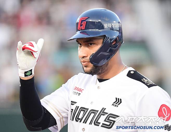 29일 부산 사직구장에서 열린 롯데와 KT의 경기. 6회 1타점 적시타 날린 롯데 레이예스. 부산=송정헌 기자songs@sportschosun.com/2025.06.29/