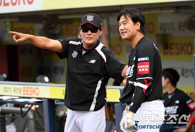 14일 대구 라이온즈파크에서 열린 삼성 라이온즈와 KT 위즈의 경기 직전 이종범 코치가 김상수, 배정대와 대화를 나누고 있다. 대구=박재만 기자 pjm@sportschosun.com/2025.06.14/