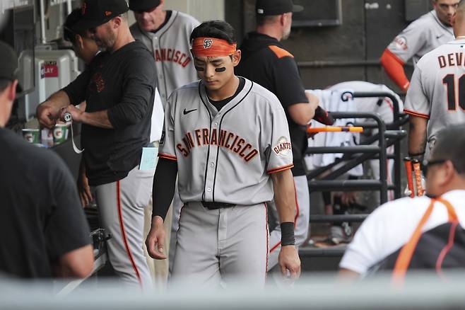 San Francisco Giants' Jung Hoo Lee, of South Korea, looks down in the dugout after the White Sox defeated the San Francisco Giants in a baseball game in Chicago, Sunday, June 29, 2025. (AP Photo/Nam Y. Huh)







<저작권자(c) 연합뉴스, 무단 전재-재배포, AI 학습 및 활용 금지>