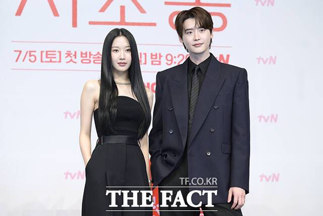 배우 문가영(왼쪽)과 이종석이 tvN 새 토일드라마 '서초동'으로 호흡을 맞춘다. /장윤석 기자