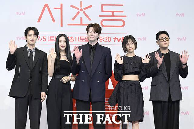 배우 강유석과 문가영, 이종석, 류혜영, 임성재(왼쪽부터)가 tvN 새 토일드라마 '서초동'에서 현실감 있는 연기를 보여줄 예정이다. /장윤석 기자