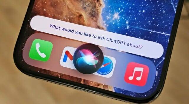 애플이 차세대 시리 기능을 위해 오픈AI, 앤트로픽과 협력할 가능성이 있다는 보도가 나왔다. (사진=씨넷)