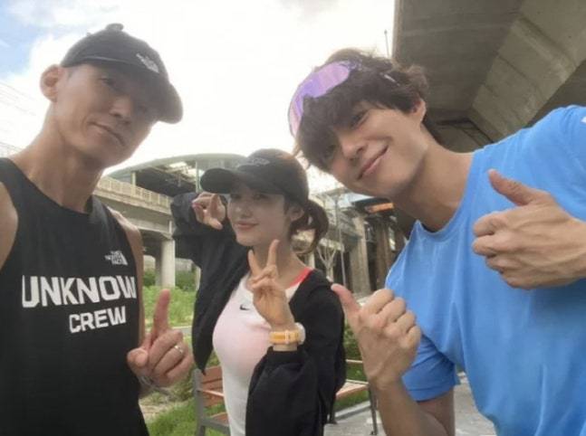 ‘활동 중단’ 뉴진스 다니엘, 박보검·션과 새벽 러닝 인증샷 (출처: 인스타그램)